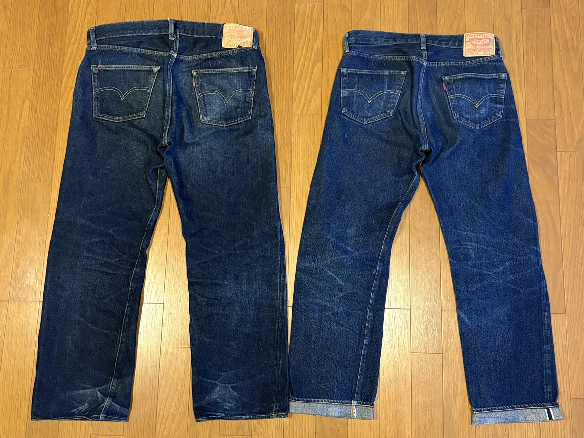 SU1EpFOktCDdNao's tweet image. #アメカジ
本家501XX復刻版比較、
①左、旧日本製、
2004年４月製、
1955年モデル、
ナチュラル色落ち品、
メルカリ購入、
31600円。

右、LVC現行日本製、
2024年5月製、
1955年モデル、
手作業人口ヒゲ蜂の巣付け品、
手作業ヒゲ蜂の巣だけど、左のナチュラルヒゲと比べて人口と分からないでしょ😂