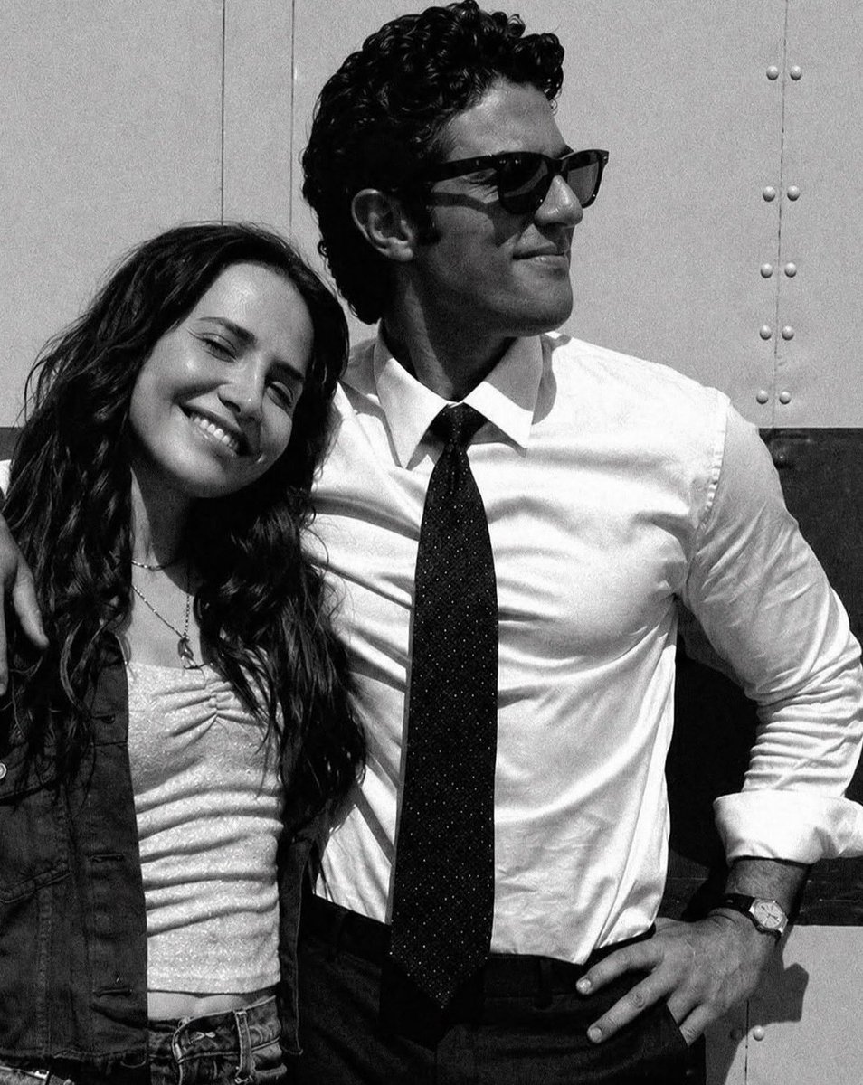 suedefiles's tweet photo. Chay Suede e Leticia Colin gravando suas cenas em #QuemAmaCuida https://t.co/4haDMOoyRk
