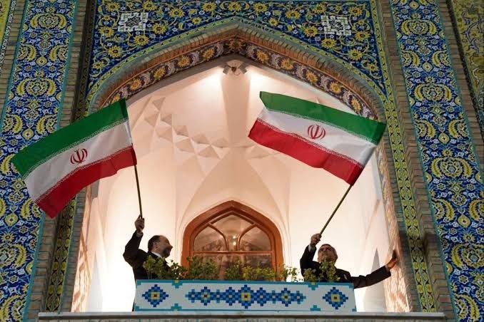 مامانِ نورا tweet media