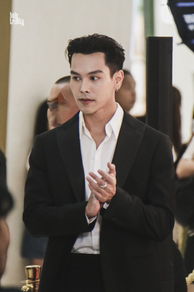 𝔥𝔬𝔩𝔶 𝔱𝔯𝔦𝔫𝔦𝔱𝔶 tweet media