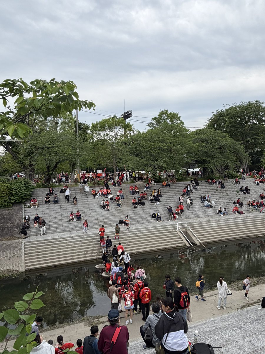 事故現場が観光地になってるw
#岡山サポ名古屋遠征