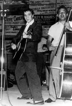 AboutElvis's tweet image. ON THIS DAY
April 29, 1955
Elvis performed “Tweedle Dee” at the Cotton club. Lubbock, Texas.
#Elvis #ElvisPresley #Elvistheking #Elvis1955 #ElvisHistory #Elvis2026