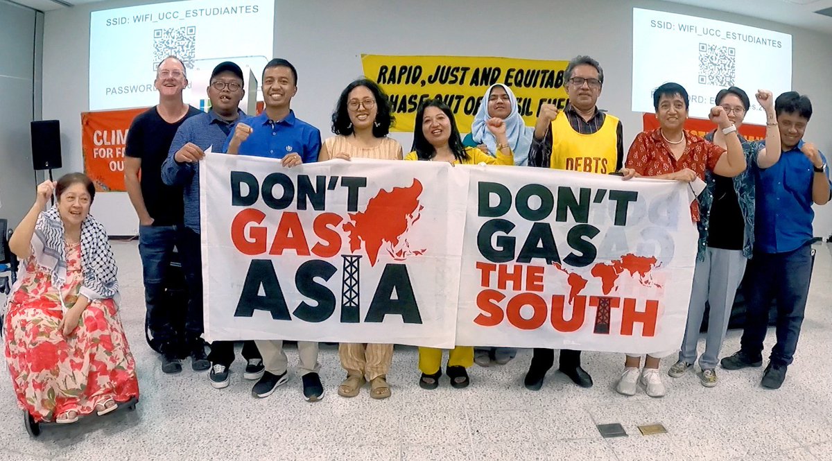 saape_network's tweet photo. At the Santa Marta Fossil Fuel Transition Conference: civil society is pushing for bold action-no delay, no false solutions. Phase out fossil fuels now with equity, accountability &amp; people over profit. 
#EndFossilFuels #JustTransitionNow #GlobalSouth #dontgasasia #DontGasTheSouth https://t.co/X1IyleDlEL