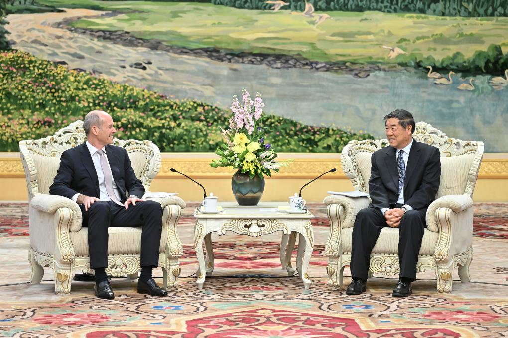 MikeBellane's tweet image. China reaffirms commitment to high-standard opening up, inviting foreign firms to deepen cooperation for win-win outcomes. Focus on quality growth and the Greater Bay Area. 🌍🤝 #BeltAndRoad #BRI #GlobalCooperation eng.yidaiyilu.gov.cn/p/02CC1T33.html