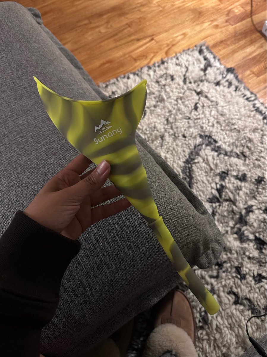 _me1en's tweet photo. Finally secured a pee funnel 👍🏽  Yay for not needing to stop at a busted up gas station on a long road trip bc I can pee in a bottle!! https://t.co/cBFAs8CQTh