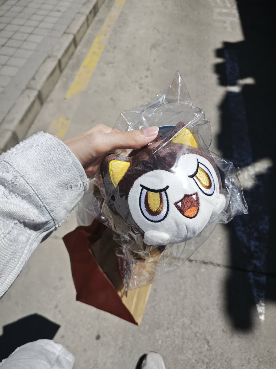 ziwwwei's tweet photo. 已吃到香香软软的恶魔叮🤤 https://t.co/HVcUW75lEi