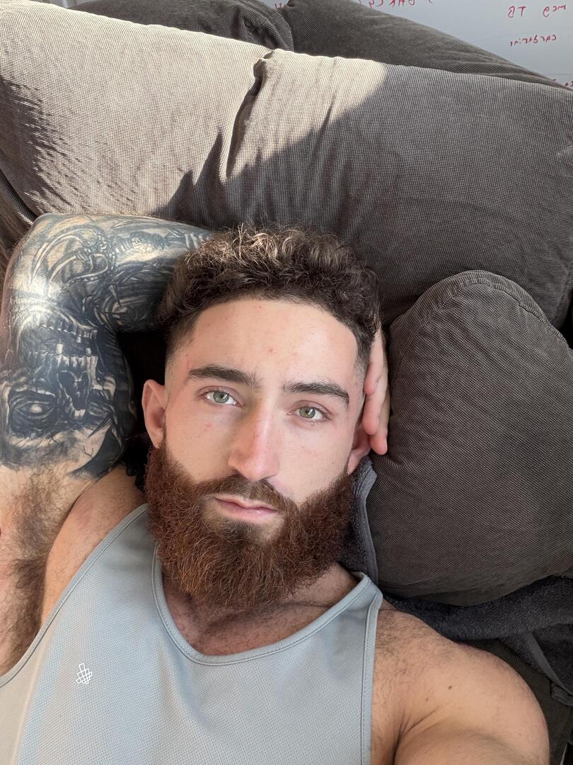 BeardDudes's tweet photo. Should I trim it?? via /r/beards https://t.co/1OecPOJvb5 https://t.co/3T2HwkoZaB