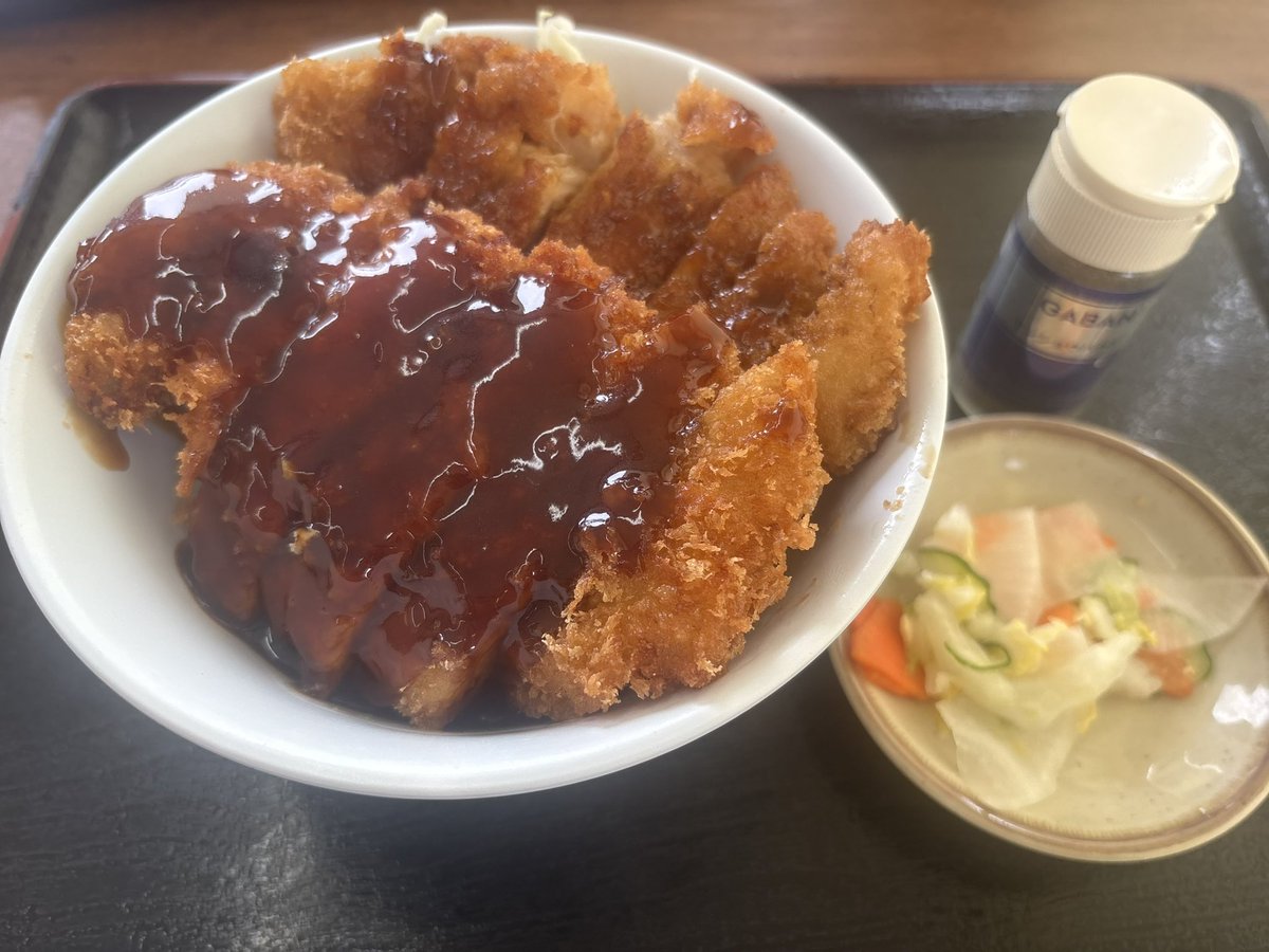 ど〜こだ❓

Wソースカツ丼に、山椒なんて
ハイセンス過ぎやろう、笑

おべんとうのヒライ