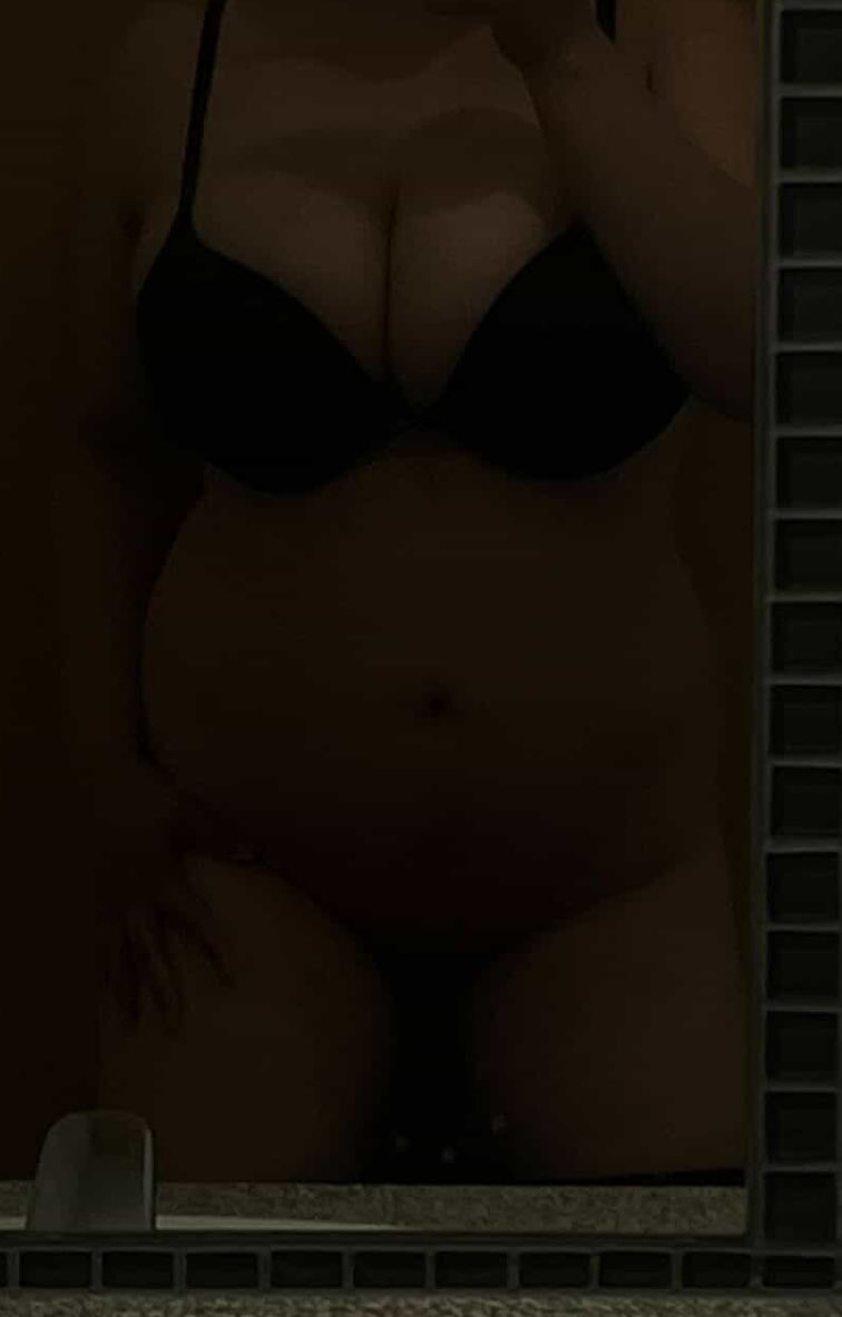 NaughtyGirlforD tweet media