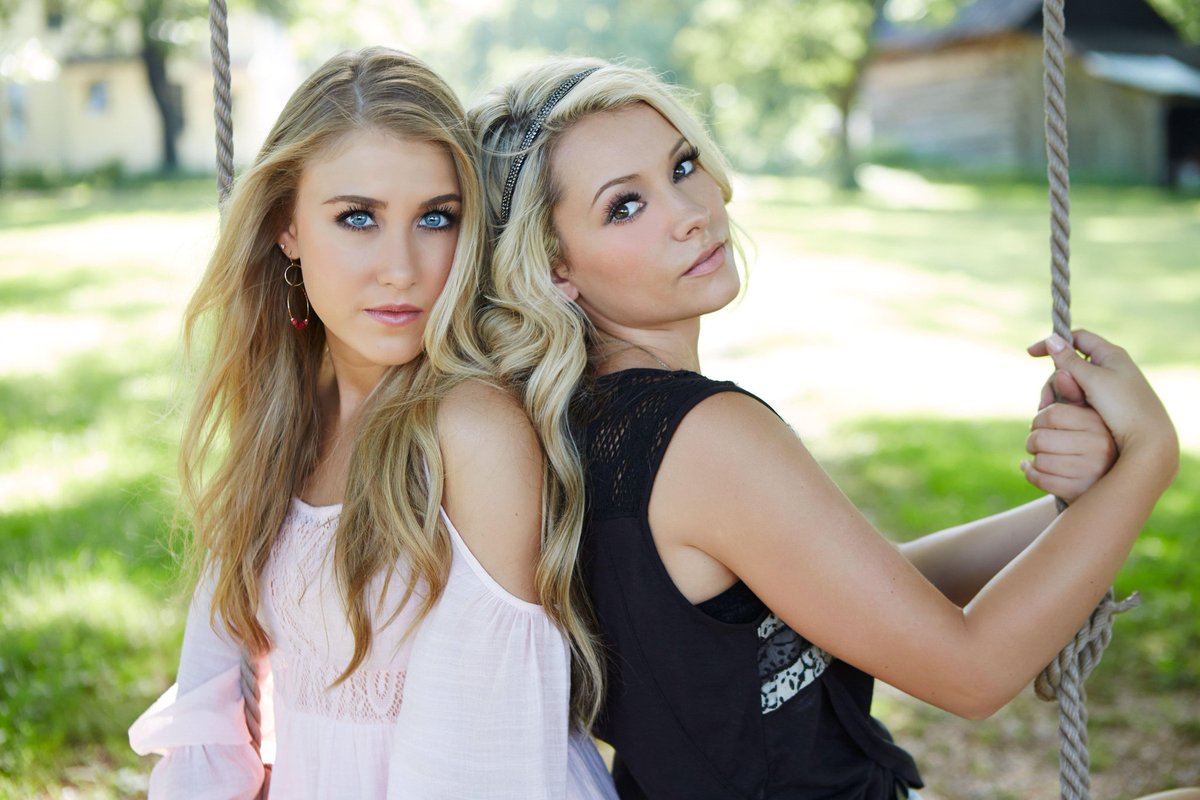 ACMC_Country's tweet image. Thank you @MaddieandTae for a great 12 years! 

#maddieandtae #countrymusic #music #womenofcountry