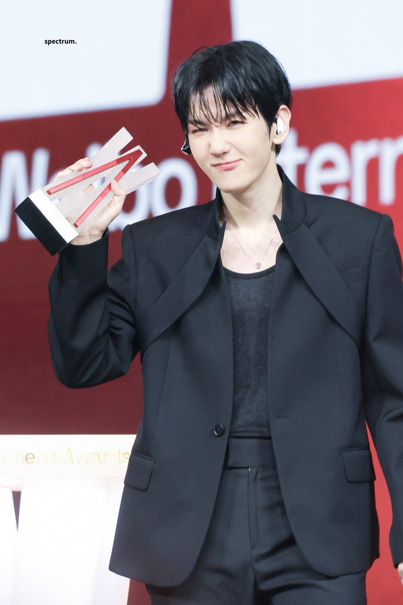 𝘴𝘱𝘦𝘤𝘵𝘳𝘶𝘮. tweet media