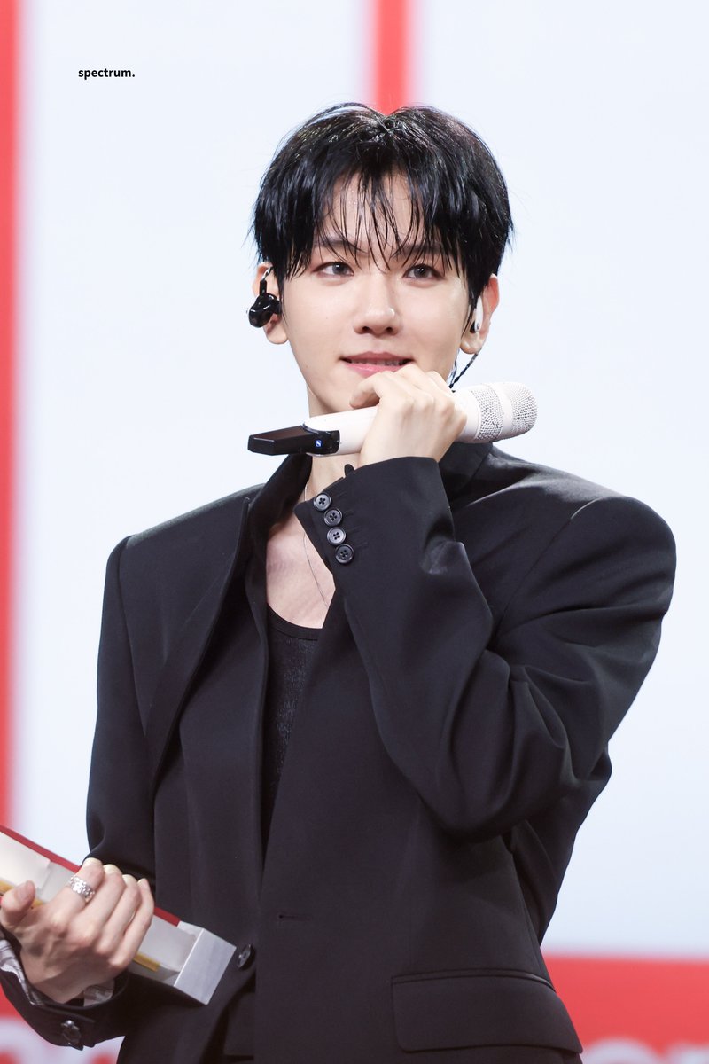 𝘴𝘱𝘦𝘤𝘵𝘳𝘶𝘮. tweet media