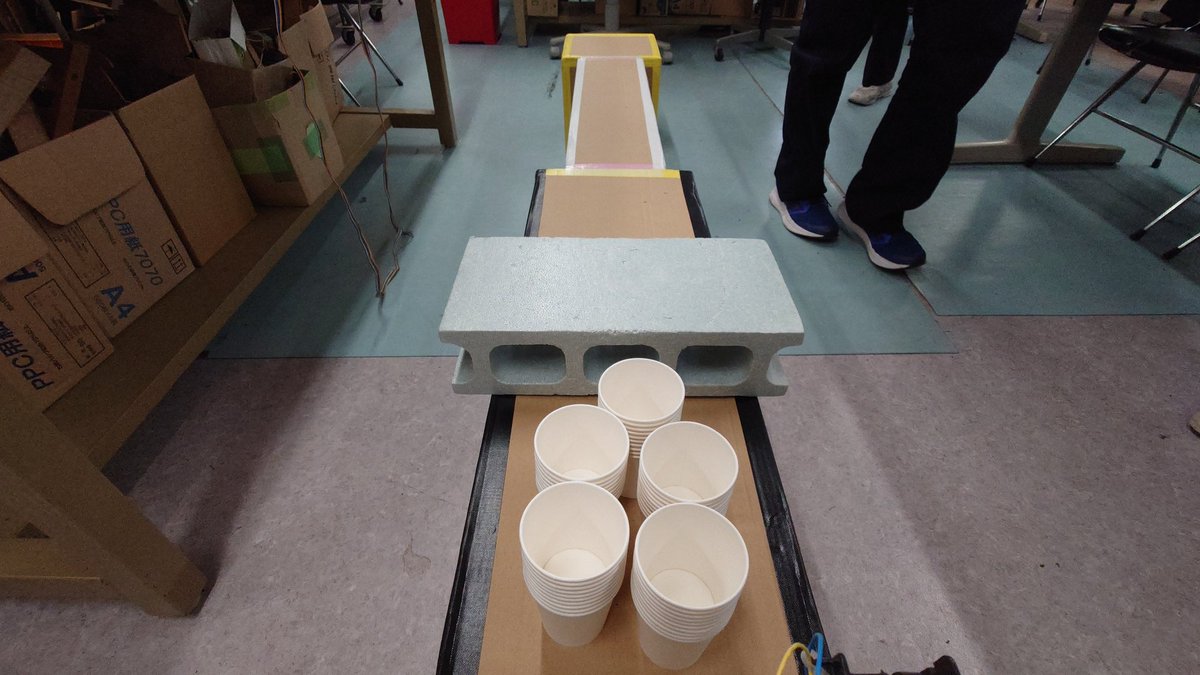 Oshima_Robocon's tweet photo. 本日校内ロボコンです。
今年は紙コップをトレーに乗せて2つの障害を越える競技です。

ちなみに出場できそうなのは2チームです。本当にありがとうございました。 https://t.co/SrGpOxGf7h