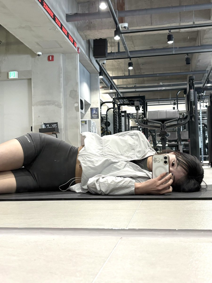 juyou08's tweet image. 일 폭탄 맞고 뇌 정지 직전
정신 산만 MAX
바쁜게 좋은거지 .. 큼냐흠냐  
#몸매 #ootd #오운완