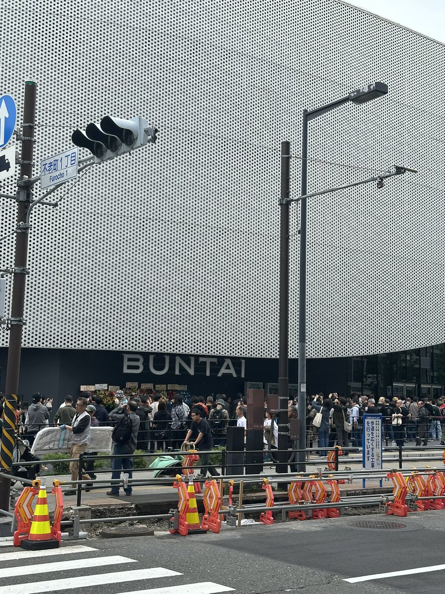 MuvTbDl51nxzoHi's tweet photo. #NaonNoBuntai
#ShowYa
#横浜BUNTAI
(2026.4.29) 毎年恒例のNAON NO YAON 今年は日比谷ではなく横浜関内のBUNTAIと言う所。初参戦の場所。こんな施設があるとは知れず。さて楽しみですネ! https://t.co/LORiqAf04s