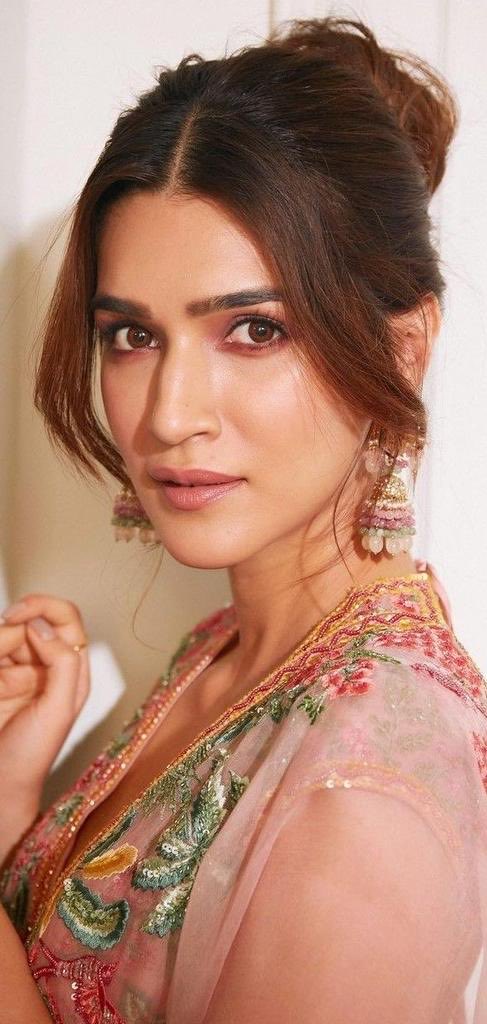 KritiSannon's tweet image. The most beautiful #KritiSanon