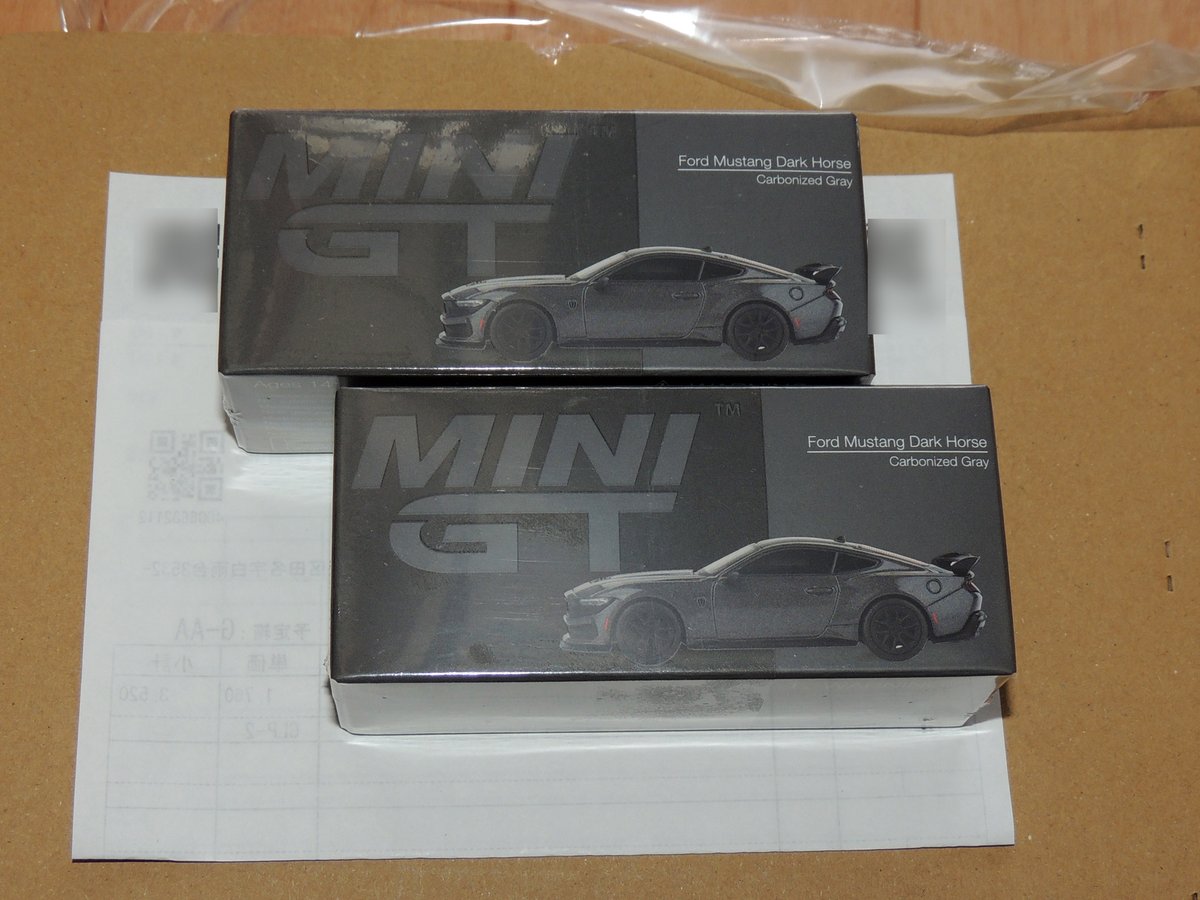 EKrUWVYUh8NAcpJ's tweet image. #MINIGT フォード・マスタング ダークホース、片方はブリスターのはずが、箱の２個誤って購入していたようです…1箱は開封するから、もうひと箱は保存用にします。