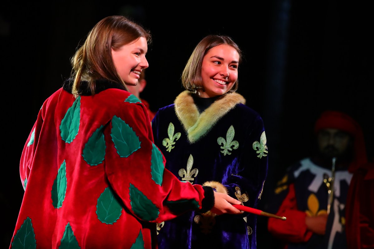VilledOrleans's tweet photo. 🤩 Les Fêtes de Jeanne d’Arc commencent !

Rdv dès 19h30 pour vivre la cérémonie de remise de l'épée et l'entrée de Jeanne à Orléans, Porte Bourgogne !

Et pour les 80 ans de jumelage avec Dundee, retrouvez des notes écossaises toute la soirée !🕺

➕https://t.co/JxemFyOzR4 https://t.co/IfpMlHIbag