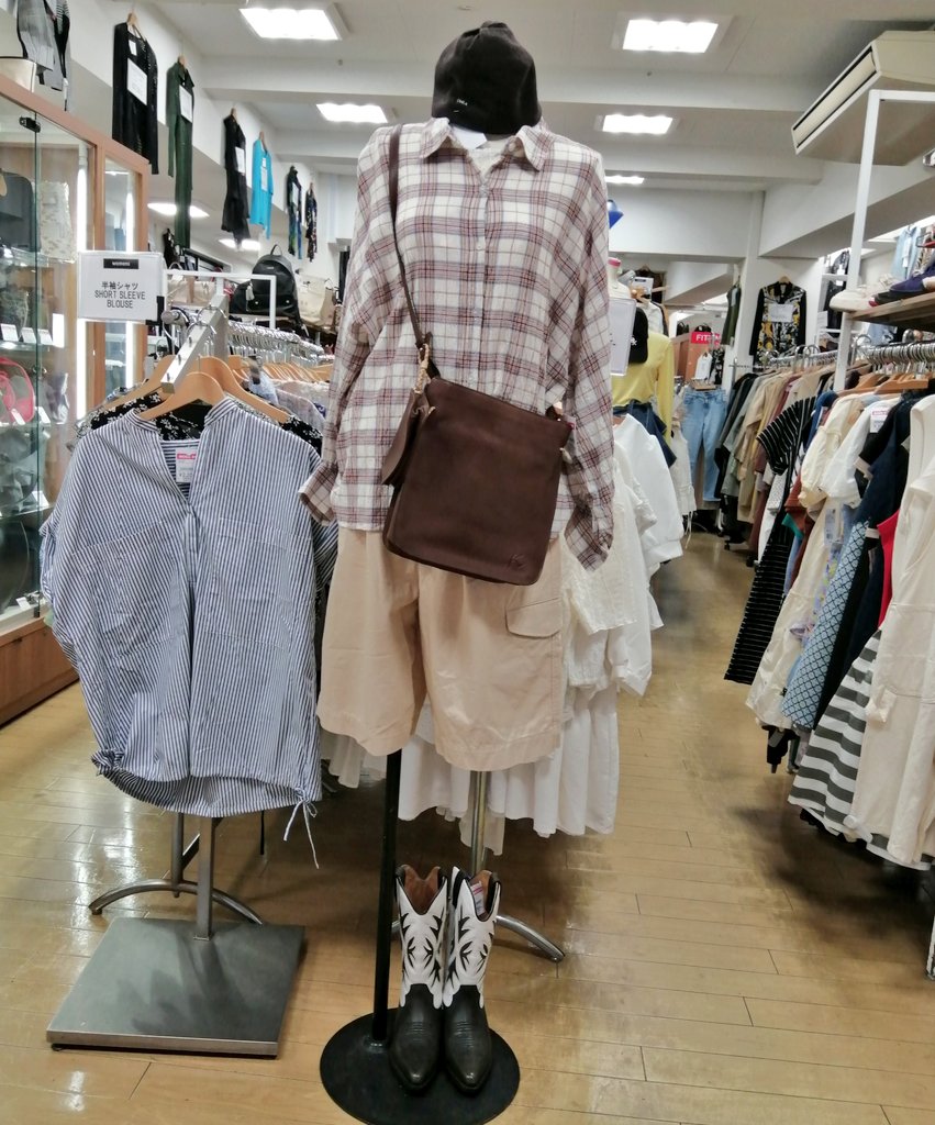 modeoffichikawa's tweet photo. 29日は服の日❕夏に向けて短パンも続々入荷しております🎵
#服の日　#アウトドアコーデ
#リユースでファッションを楽しもう https://t.co/0Vt8i4LpaM