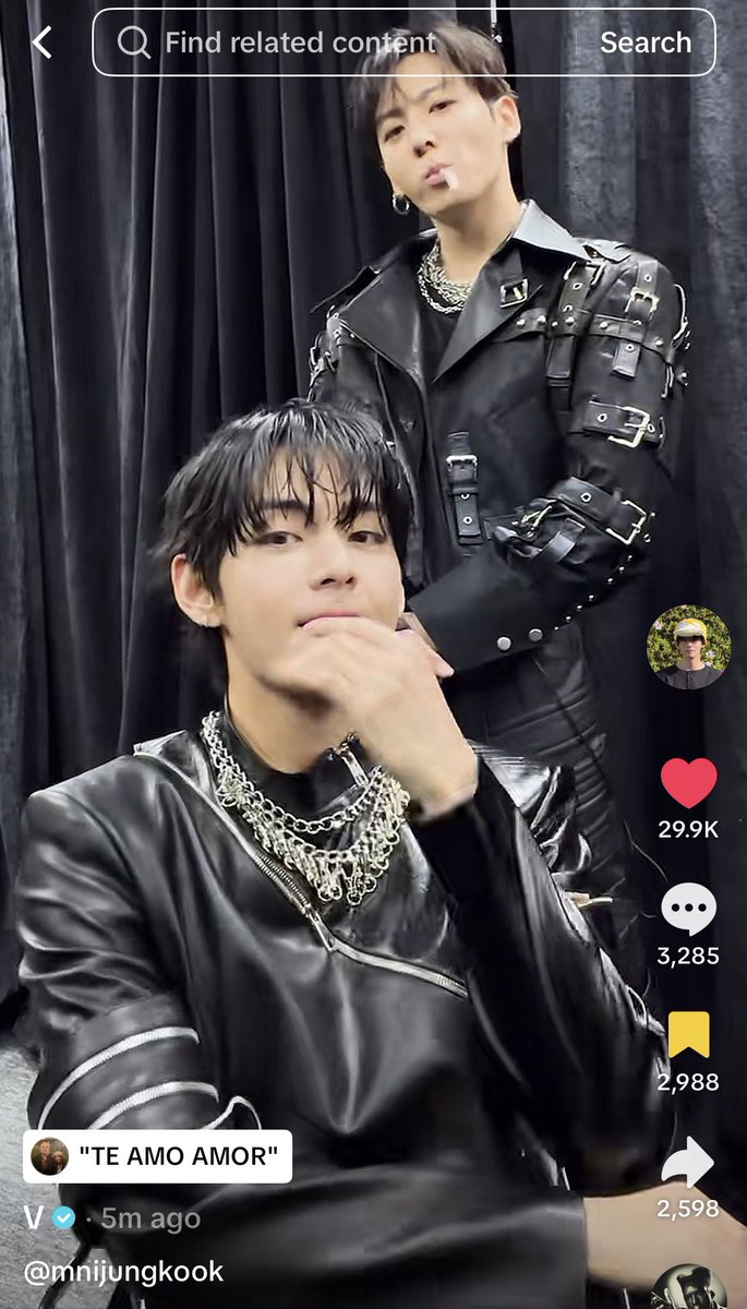 OMG KIM TAEHYUNG NEW TIKTOK

(vt.tiktok.com/ZS9DmwFLA/)