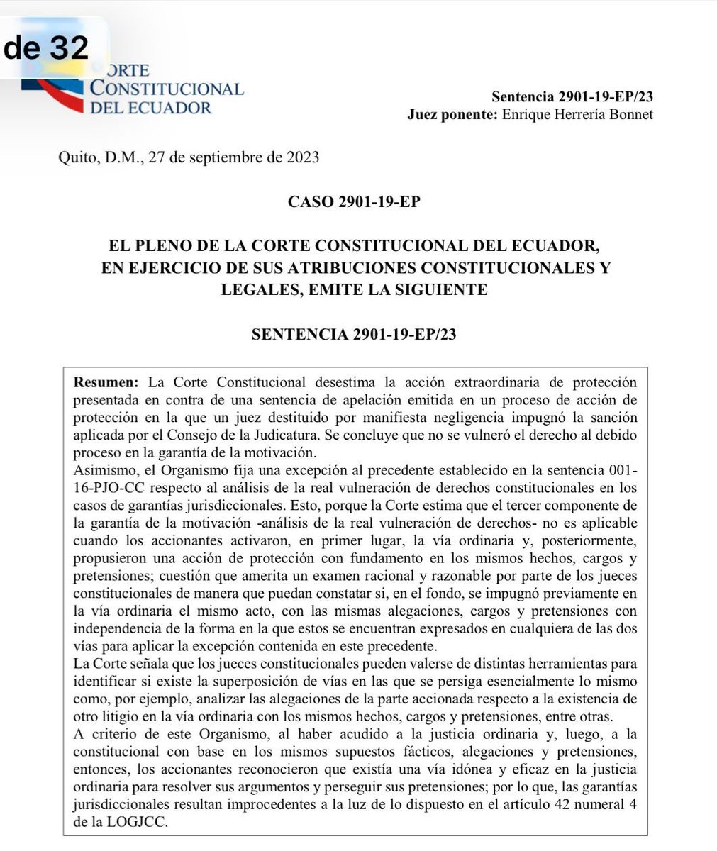 amontenegrito's tweet photo. 📚¿La sentencia No. 2901-19-EP/23 de la Corte Constitucional ha terminado restringiendo progresivamente la acción de protección y convirtiéndola en una trampa procesal para los ciudadanos?

La sentencia No. 2901-19-EP/23, presentada como un intento de delimitar racionalmente la relación entre justicia constitucional y jurisdicción ordinaria, podría estar produciendo un efecto mucho más complejo y preocupante que una simple clarificación procesal. Bajo la aparente finalidad de evitar abusos y duplicidad fraudulenta de acciones, la Corte parece haber introducido una fórmula cuya aplicación expansiva puede convertirse en un mecanismo de restricción progresiva del alcance material de la acción de protección.

El problema no reside únicamente en el texto del precedente, sino en la amplitud interpretativa que deja abierta para jueces que, lejos de realizar un análisis constitucional riguroso, podrían utilizarlo como una herramienta de simplificación para rechazar garantías. Allí donde la Corte pretendió impedir el uso abusivo de vías paralelas, la práctica judicial corre el riesgo de transformar ese estándar en una barrera mecánica, reduciendo conflictos constitucionales complejos a una lectura superficial sobre secuencia procesal o coexistencia de acciones.

La consecuencia es particularmente delicada. En lugar de priorizar el análisis material de vulneraciones a derechos fundamentales, ciertos operadores judiciales, podrían privilegiar la clausura procesal mediante argumentos de improcedencia formal, debilitando así la función protectora de la acción de protección. De esta manera, una garantía concebida para limitar arbitrariedades del poder podría comenzar a operar como un mecanismo crecientemente condicionado por obstáculos procesales.

Esto genera una tensión estructural seria. Si una persona activa la acción de protección para obtener tutela inmediata frente a una vulneración grave, podría quedar posteriormente expuesta a interpretaciones restrictivas respecto de otras vías. Si, por el contrario, espera a la jurisdicción ordinaria, podría sacrificar protección urgente. Y si busca preservar simultáneamente ambas posibilidades, podría enfrentarse a escenarios de inseguridad jurídica o preclusión.

En ese contexto, el ciudadano ya no se enfrenta únicamente a la defensa de sus derechos, sino a un cálculo estratégico sobre qué vía activar sin comprometer otras posibilidades futuras. La garantía constitucional corre entonces el riesgo de dejar de ser una herramienta eficaz de protección para convertirse en un terreno procesal incierto.

Lo verdaderamente inquietante es que esta posible reducción no se presenta como una eliminación explícita de derechos, sino como una depuración técnica del sistema. Sin embargo, cuando una garantía constitucional comienza a rodearse de restricciones interpretativas, formalismos crecientes y riesgos estratégicos, el efecto práctico puede ser el debilitamiento de su eficacia real.

La interrogante es inevitable. ¿Está la sentencia No. 2901-19-EP/23 organizando adecuadamente el sistema de garantías o está facilitando, quizá de forma no prevista, una reducción progresiva de la acción de protección?

Recordemos que cuando la justicia constitucional comienza a desplazarse desde la protección sustancial de derechos hacia la administración restrictiva de su acceso, el problema deja de ser exclusivamente procesal. Se convierte en una cuestión estructural para la salud misma del Estado constitucional.