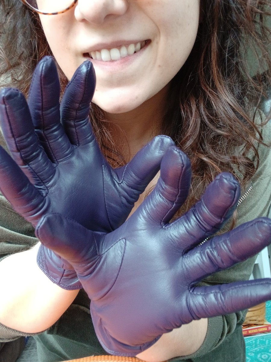mxdaisychains's tweet image. Spoiled absolutely rotten and there's nothing you can do about it! Thank you for My new #ItalianLeather #gloves, Lexi Blowcox