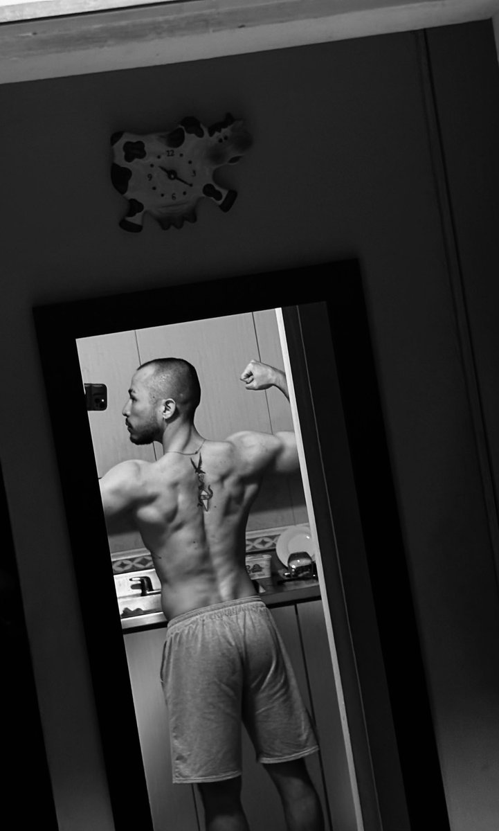 OffClan08's tweet photo. Buenas noches, esta espalda necesita unos arañazos 🥵 https://t.co/SAuQ7f1cQn