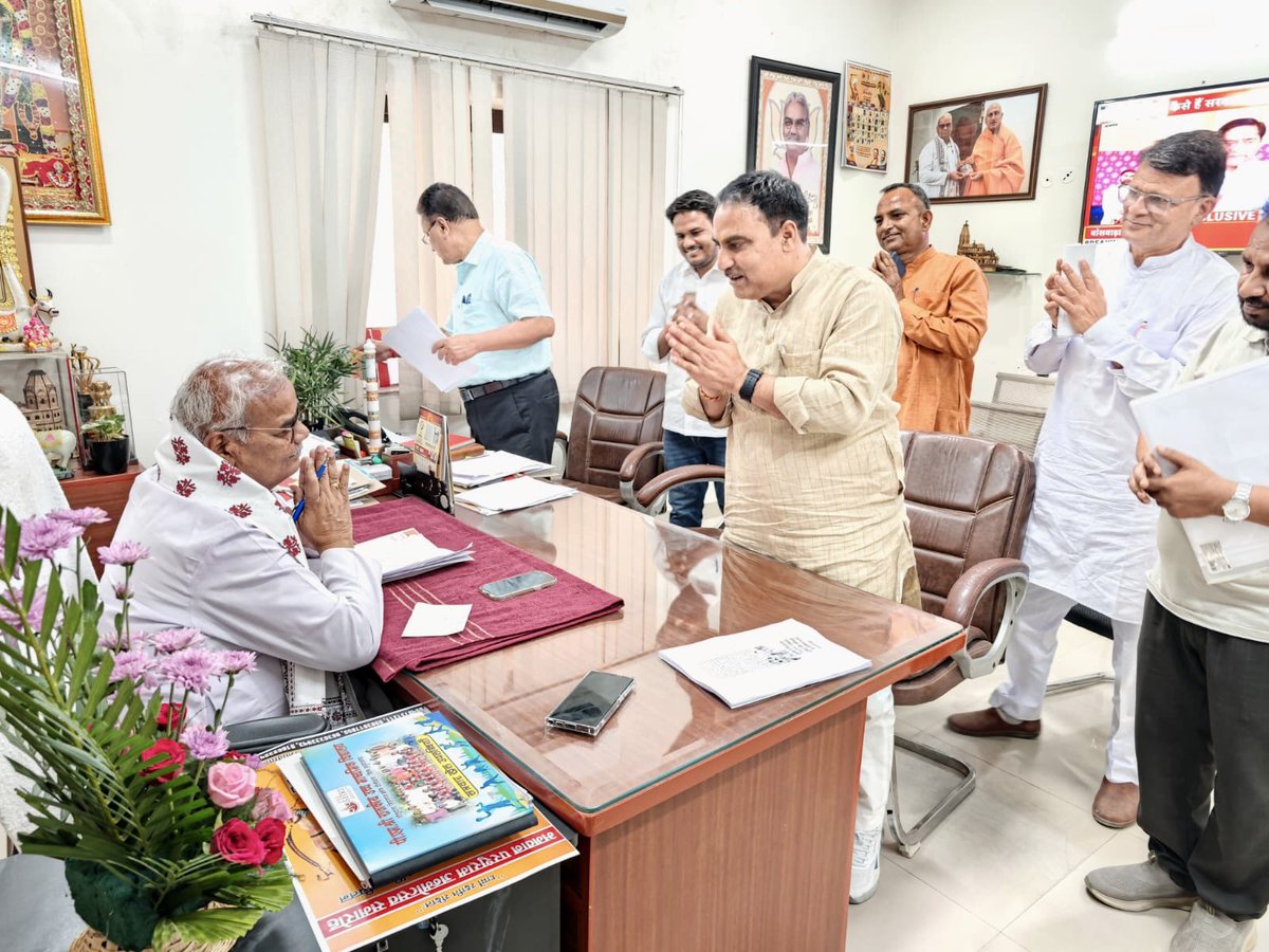 madandilawar's tweet image. जयपुर
जनसुनवाई
राजकीय आवास पर जनसुनवाई करते हुए तुरंत निस्तारण हेतु सम्बंधित अधिकारियों को दिशा-निर्देश दिए।

#jaipur #जनसेवा
#जनसुनवाई #rajasthan
#आपणो_अग्रणी_राजस्थान