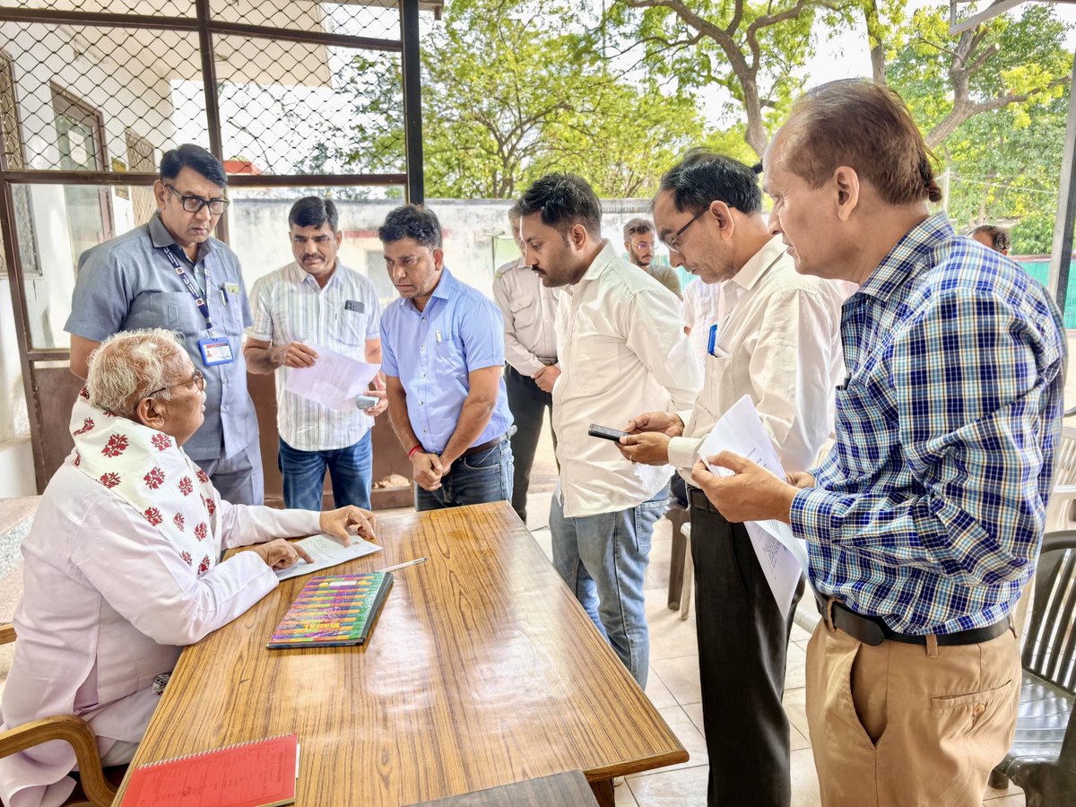 madandilawar's tweet image. जयपुर
जनसुनवाई
राजकीय आवास पर जनसुनवाई करते हुए तुरंत निस्तारण हेतु सम्बंधित अधिकारियों को दिशा-निर्देश दिए।

#jaipur #जनसेवा
#जनसुनवाई #rajasthan
#आपणो_अग्रणी_राजस्थान