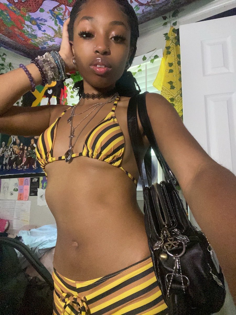 lonelystar4_4_4's tweet image. 🤗💕👙 #summer #summerfit #bikini #set