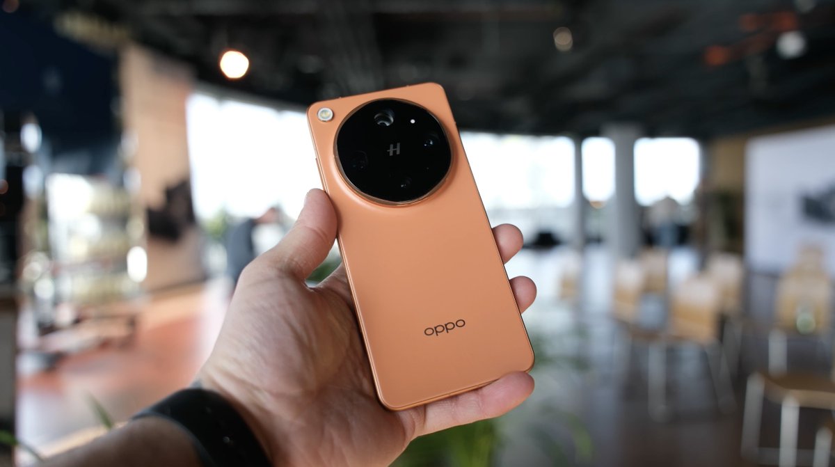 MarcinKarbowiak's tweet photo. Trzymałem w dłoniach nowego OPPO Find X9 Ultra. Ten fotograficzny potwór ma właśnie swoją polską premierę i wygląda na to, że rozprawia się z całą konkurencją. Sprawdźcie moje pierwsze wrażenia - https://t.co/cxuYMsEFjj

#oppofindx9ultra https://t.co/oaKj9pukkt