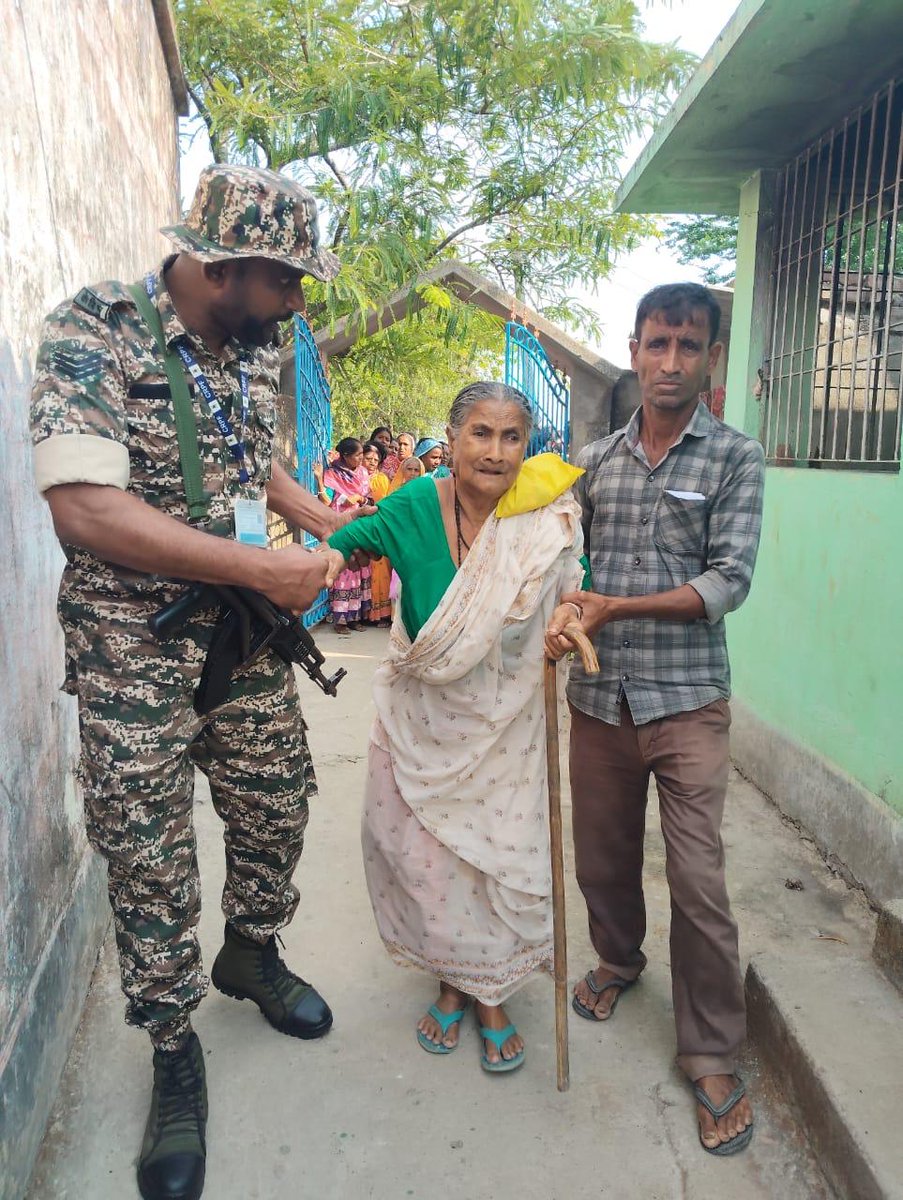 Democracy in action! 🗳️

​As Phase 2 of the #WestBengalElections2026 progresses, the dedicated troops of E/116 Bn #CRPF are assisting senior citizens at polling stations in AC Basanti, PS Sundarban Coastal. No voter left behind! 

#NationFirst
#Vandematram150