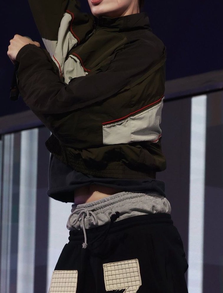 daily james waist tweet media