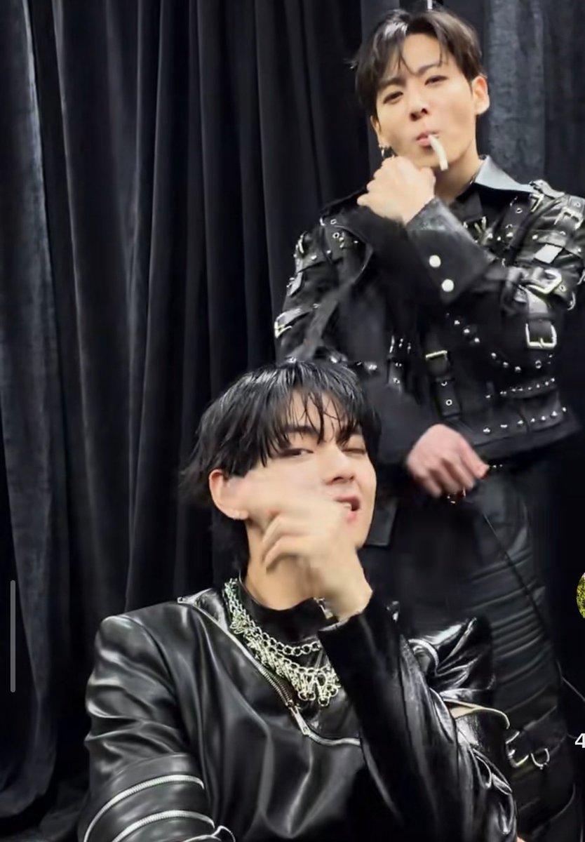 taehyung pics ✰ tweet media