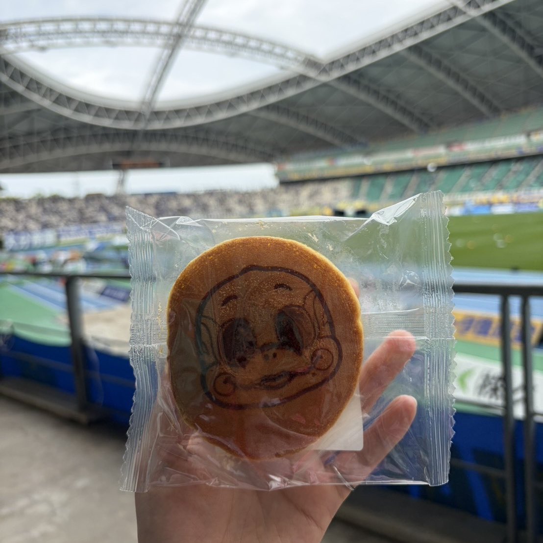 bisou_official's tweet photo. 本日アウェー戦🔥
ロアッソ熊本は大分の地へ参戦！

敵地でも勢いそのままに――
連勝を掴みにいきましょう💪

vs 大分トリニータ
現地・各地から全力応援📣
#ロアッソ熊本 #大分トリニータ #九州ダービー #百年構想リーグ #熊本 #不動産 #BISOU https://t.co/dUsFWUESFo