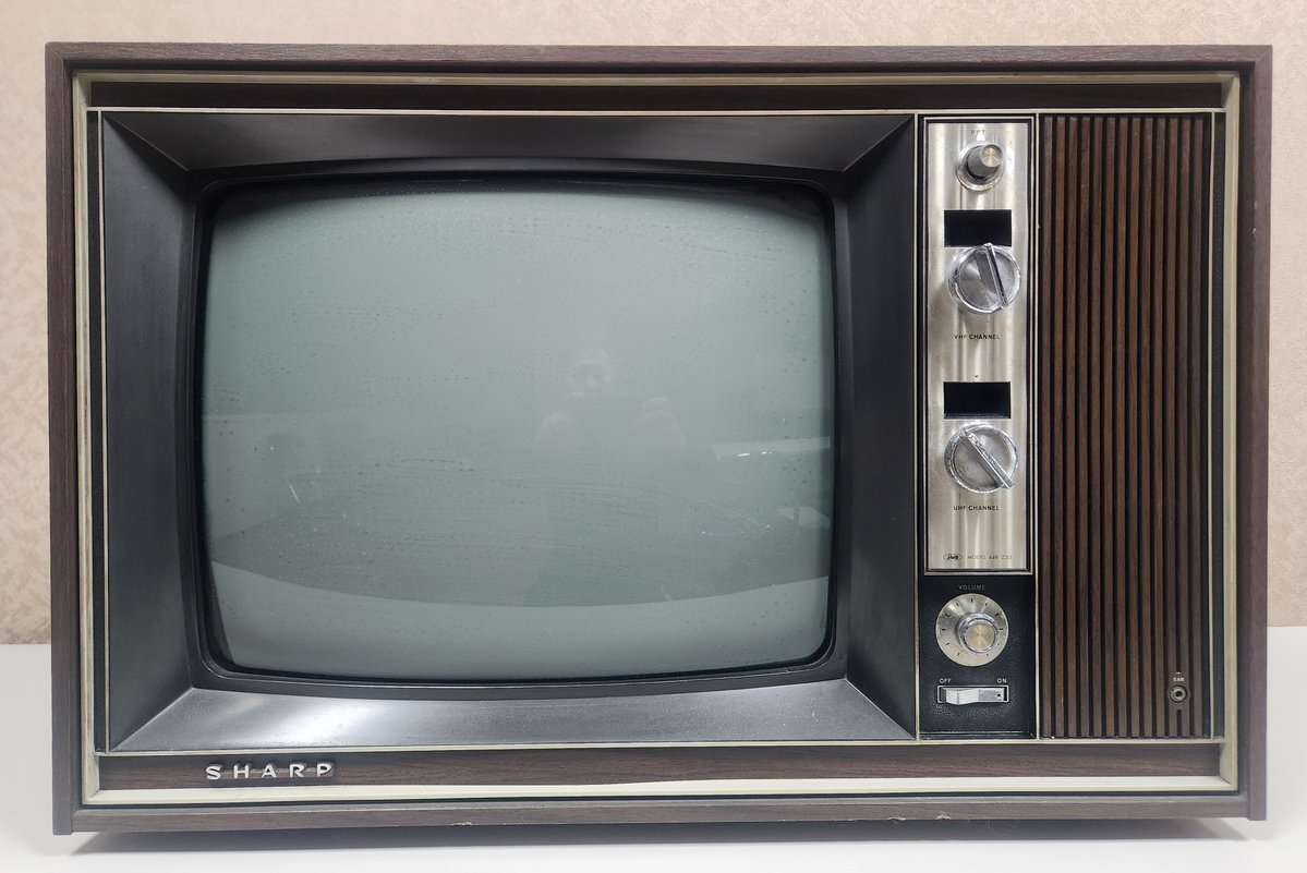 早川電気(シャープ)製 アンティークマイクロテレビ 試作品かな？？？ 今日は #昭和の日。 ということで、収蔵品の中から、「The #昭和」な