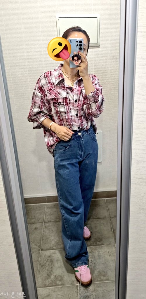 ghtkd002's tweet photo. OOTD.....🤣🤣

아니.. 그냥.. 갑자기 시간이 생겨서..
그날 뭐입지 고민하다가..
옷장에 있는옷 없는옷 다 꺼내도..
결국 마음에 드는옷 못찾고😔😔
출근이나 하자 하고 집어든
#trofi &amp; #wasu 
어익후야...
이게 젤 편하고,제일 맘에드네🤣🤣

후드셔츠랑 다르게 기본셔츠핏 넘이쁨☺️ https://t.co/TkWrM6BEKs