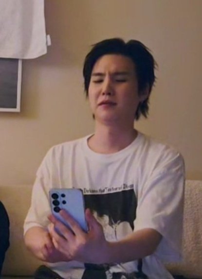 pose andalan om yoongi