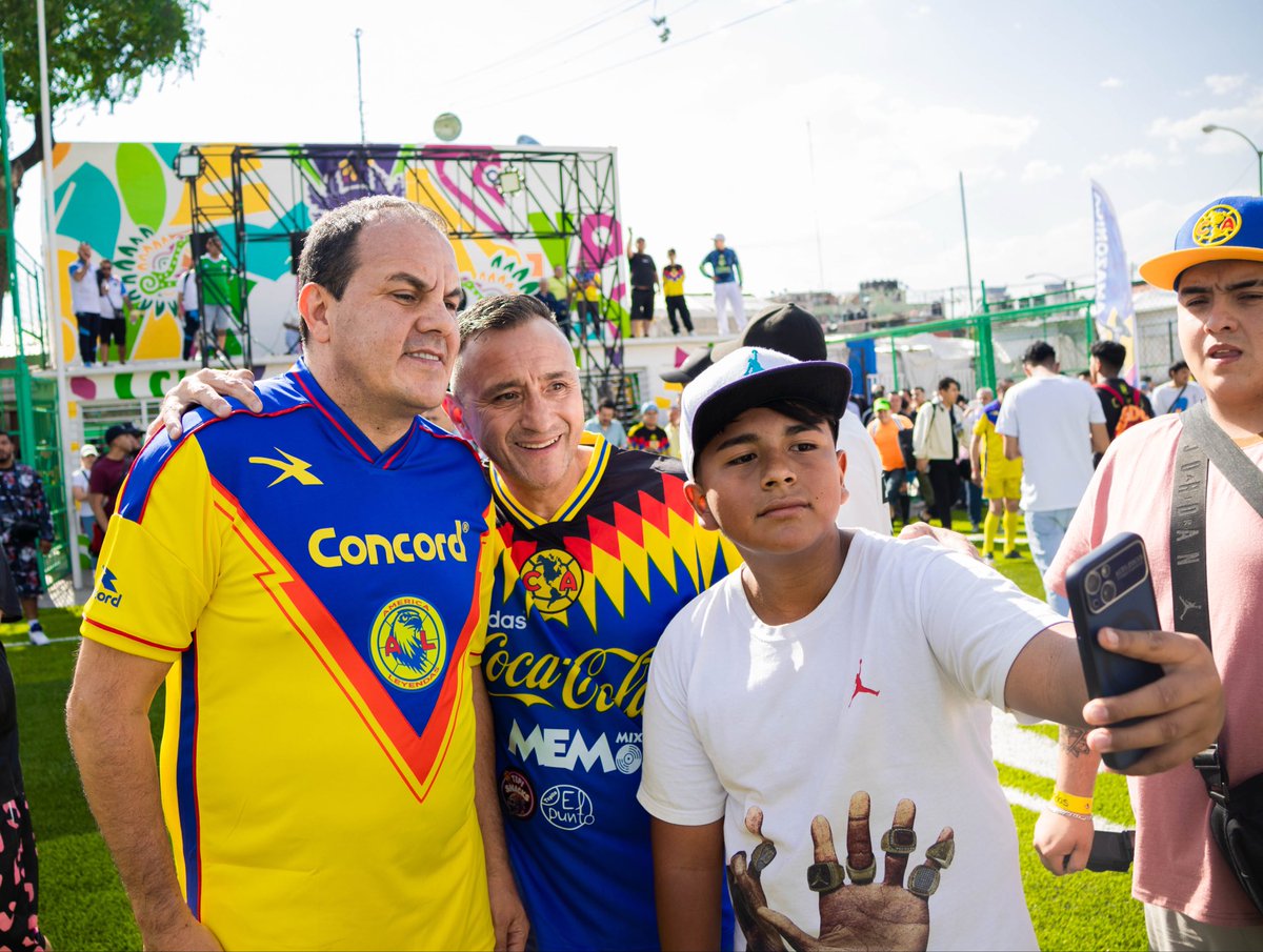 cuauhtemocb10's tweet image. Volver a mi barrio, con mucho orgullo #Tepito es volver a donde empezó todo.

Hoy con el #América Huerta vs América Leyendas, se sintió ese cariño que no se puede explicar… se vive.

Aquí la gente te recibe como eres, con amor, autenticidad, alegría, fuerza y con el corazón por