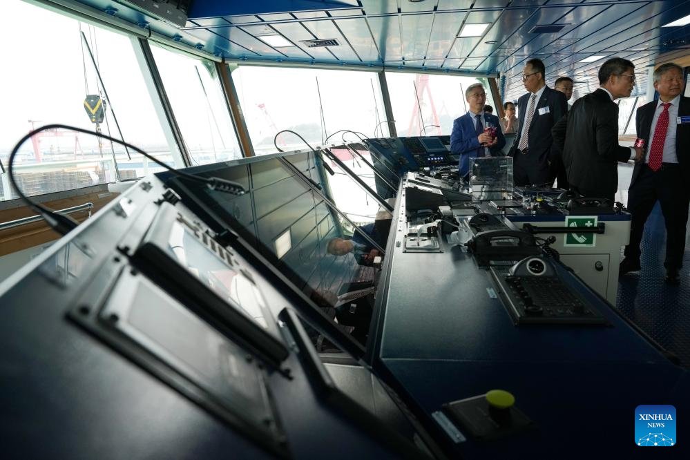全球首艘10800车汽车运输船命名交付 A new milestone! A car carrier with a maximum ...
