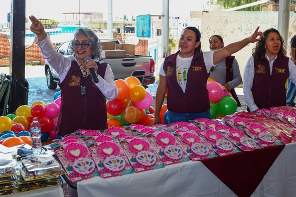 VisionUPP's tweet image. Publicado porRogelio Méndez Reynoso📷 ·23 h ·
#VISION en #SanPedroCholula
Gobierno de Tonantzin Fernández  arranca el Festival Tlazopilli 2026 en juntas auxiliares
- El DIF Municipal acerca actividades, juegos y juguetes a niñas y niños en distintas comunidades 
@TonantzinFdz