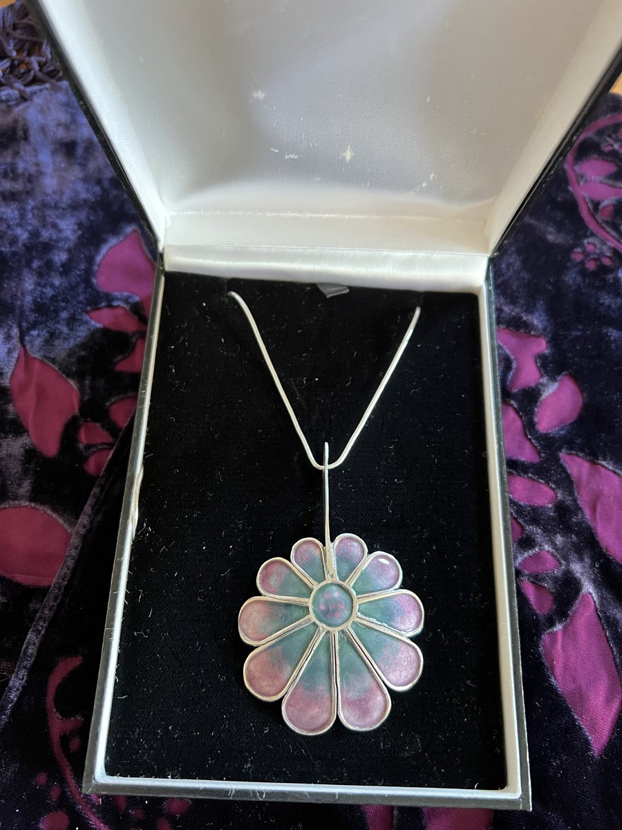 GreatArtandDes2's tweet image. Norman Grant Jewellery. Highly collectible Scottish Designer who happened to come from my home county of Fife. #etsy #gift #jewellery #collectible #silver