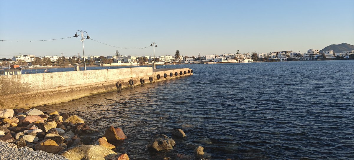 KwnstantinosCat's tweet image. Η ηρεμία του πρωινού 🌞 κ η γαλήνη της θάλασσας 🌊 συναντά τον αγώνα το τρέξιμο 🏃 κ το κουβαλημα 💪 , Από τα γραφικά Πολλώνια περιμένοντας το ferry ⛴️ για την Κίμωλο απέναντι,καλή δύναμη καλό καλοκαίρι να έχουμε 

#goodmorning #haveaniceday #working #sumner2026 #milos #kimolos