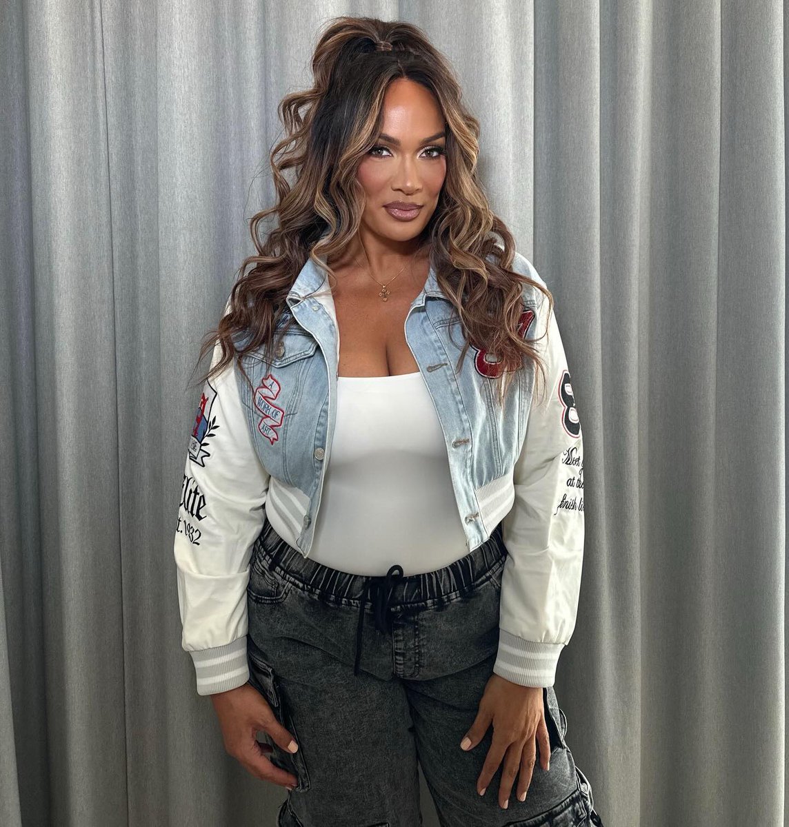 ShesUnlikeMost's tweet photo. ᅠ
ᅠ

      your 𝙛𝙖𝙫𝙤𝙪𝙧𝙞𝙩𝙚 champion and  𝙗𝙞𝙜 
      and curvy 𝙬𝙤𝙢𝙖𝙣 will continue 
      to 𝙩𝙝𝙧𝙞𝙫𝙚! With or without the belt
      as the roster shall feel true 
      dominance.

ᅠᅠ https://t.co/VRj25yGxZJ