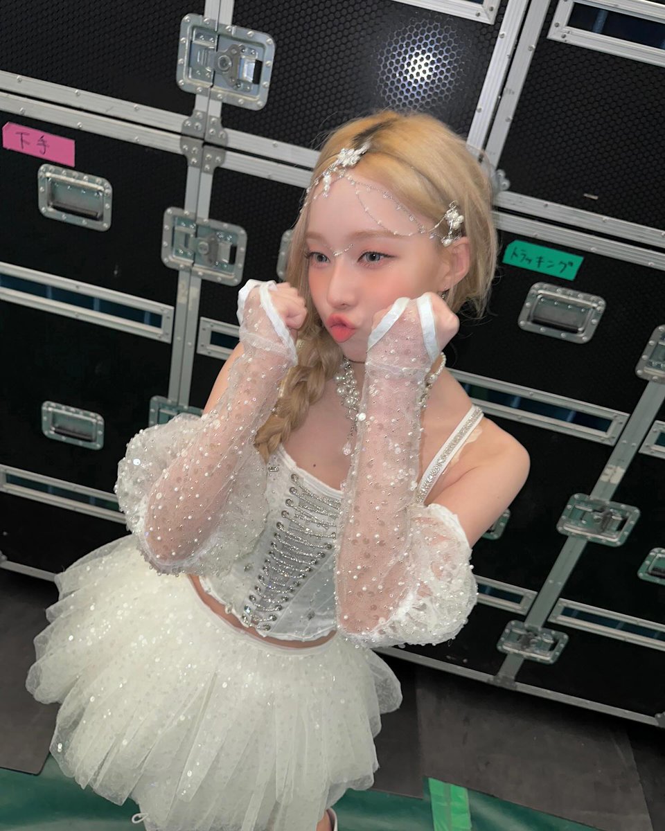 hourly winter tweet media