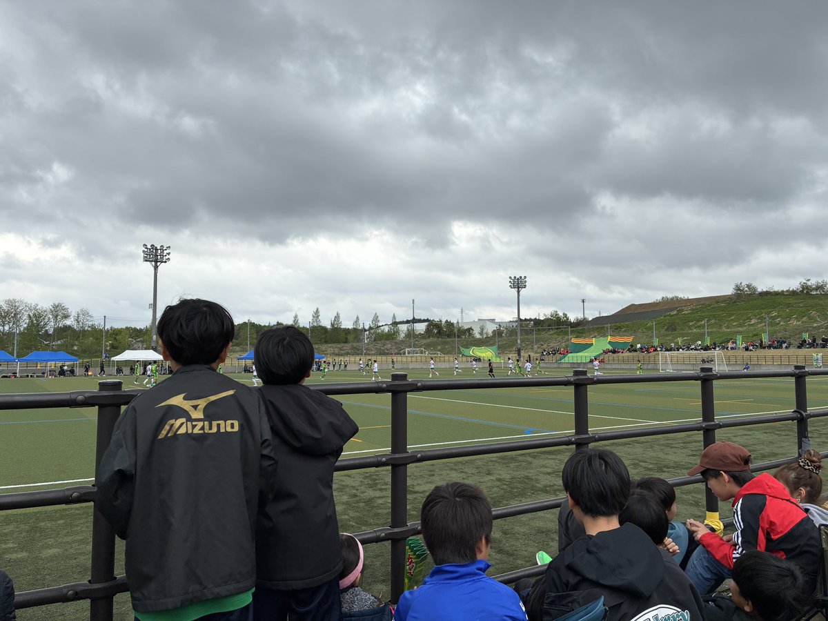 プレミアリーグ
帝京長岡🆚青森山田
エスコートキッズ
ピッチ脇での試合観戦
どれも子どもたちには貴重な経験