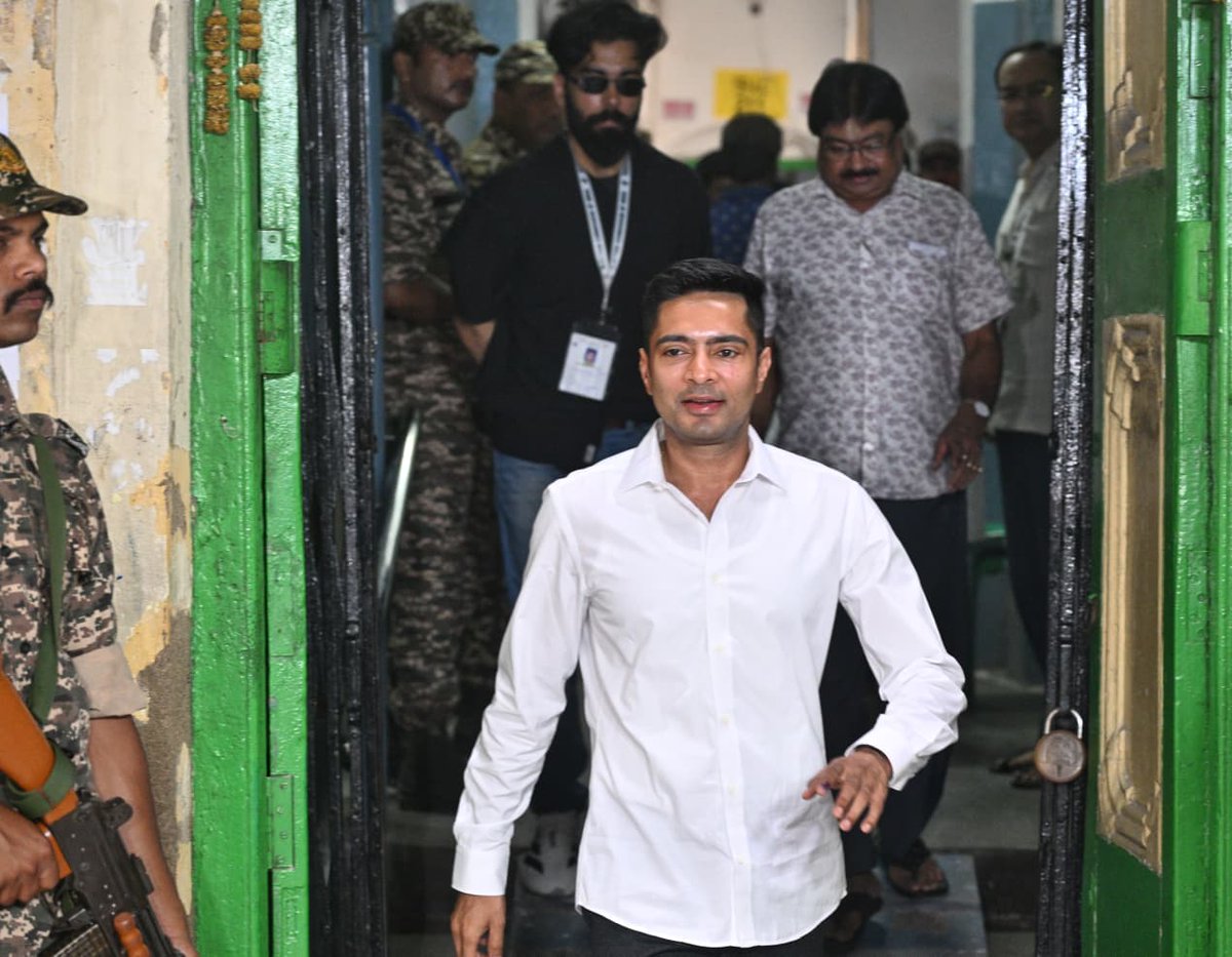 the_hindu's tweet photo. @shashiskashyap #ElectionWithTheHindu | Abhishek Banerjee, Member of the Lok Sabha, after casting his vote during Phase 2 voting of West Bengal Assembly Elections 2026 in Kolkata on April 29, 2026.

📸@shashiskashyap https://t.co/HQHKSzlxbq