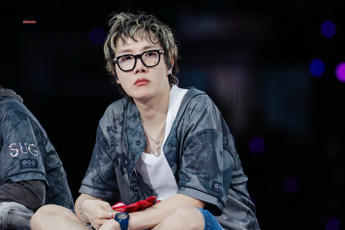 Adonis_Hoseok's tweet image. 260428 TAMPA
caught you. 👀🥺

#제이홉 #정호석 
#JHOPE #ジェイホープ @BTS_twt