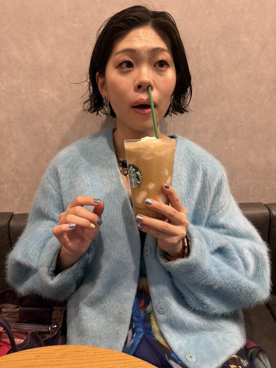 編集が全然終わらないのでスタバに来ました！
エスプレッソアフォガートフラペチーノベンティーサイズです！
今日の夜YouTubeアップできるのか！？
応援よろしくお願いします！！！！！