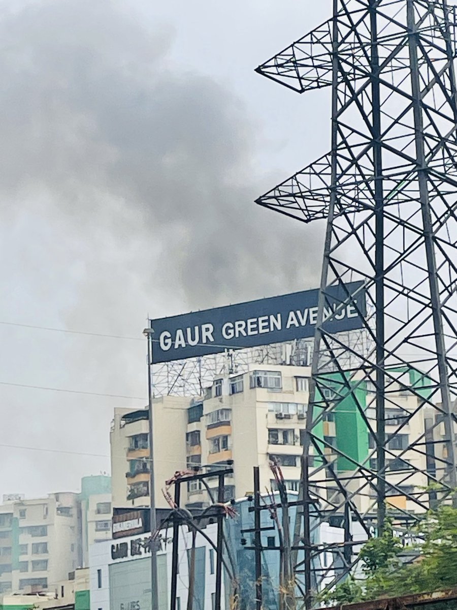 anuppathak37's tweet image. Massive fire blazed in Gaur Green Avenue Indirapuram 

#fire  @dm_ghaziabad #indirapuram #breaking
